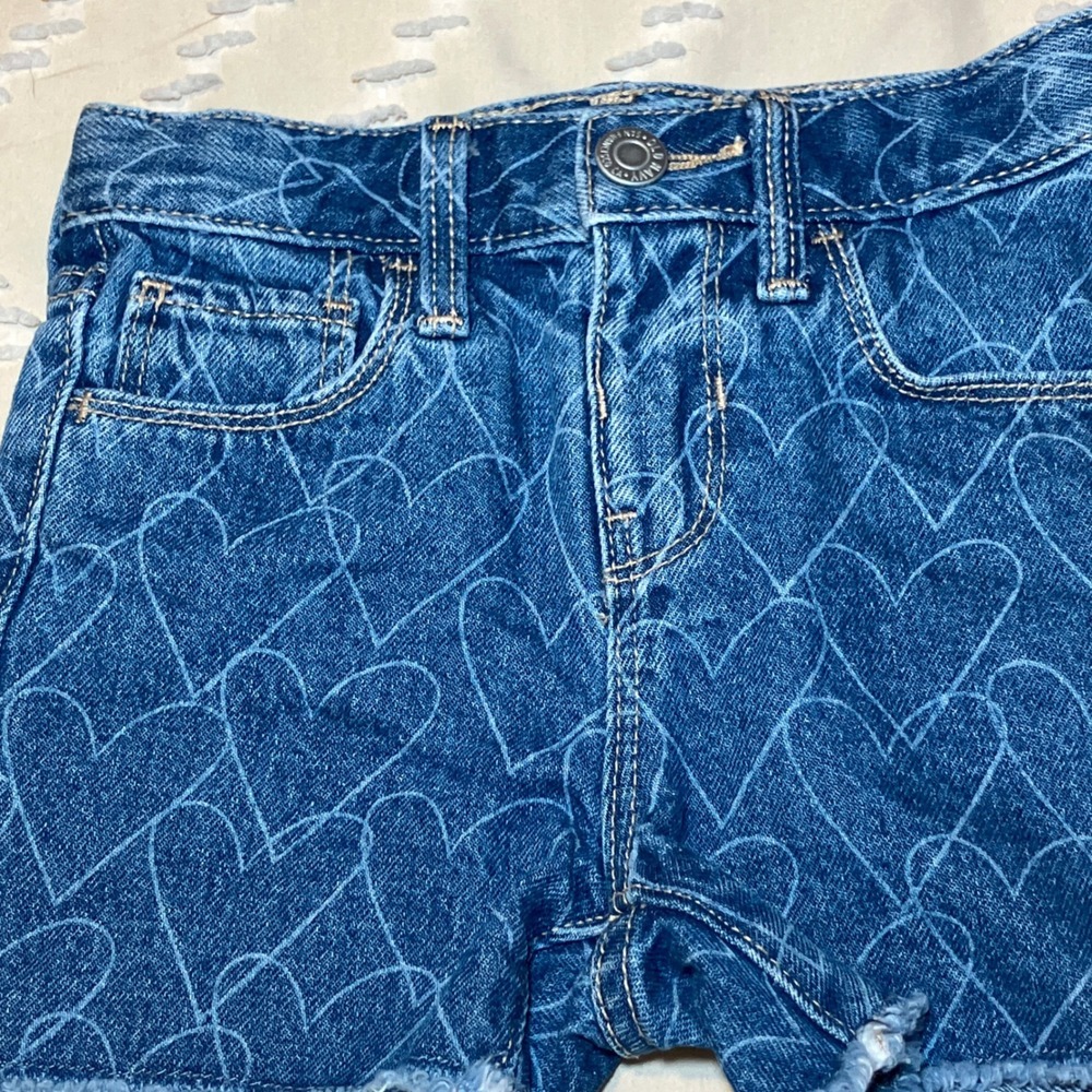 Old Navy Girls Size 4T Heart Print Denim Shorts Blue Medium Wash Frayed Hem - Picture 2 of 5